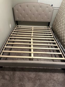 Queen bedframe