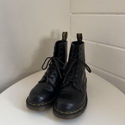 Doc Martens Women’s Size 6