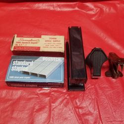 STAPLER, 2 BOXES OF STAPLES & 2 STAPLE REMOVERS