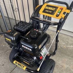DEWALT 4400 PSI 4.0 GPM Cold Water Gas Pressure Washer