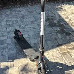 Gotrax Eclipse Electric Scooter – Like New – 25+ Mile Range 