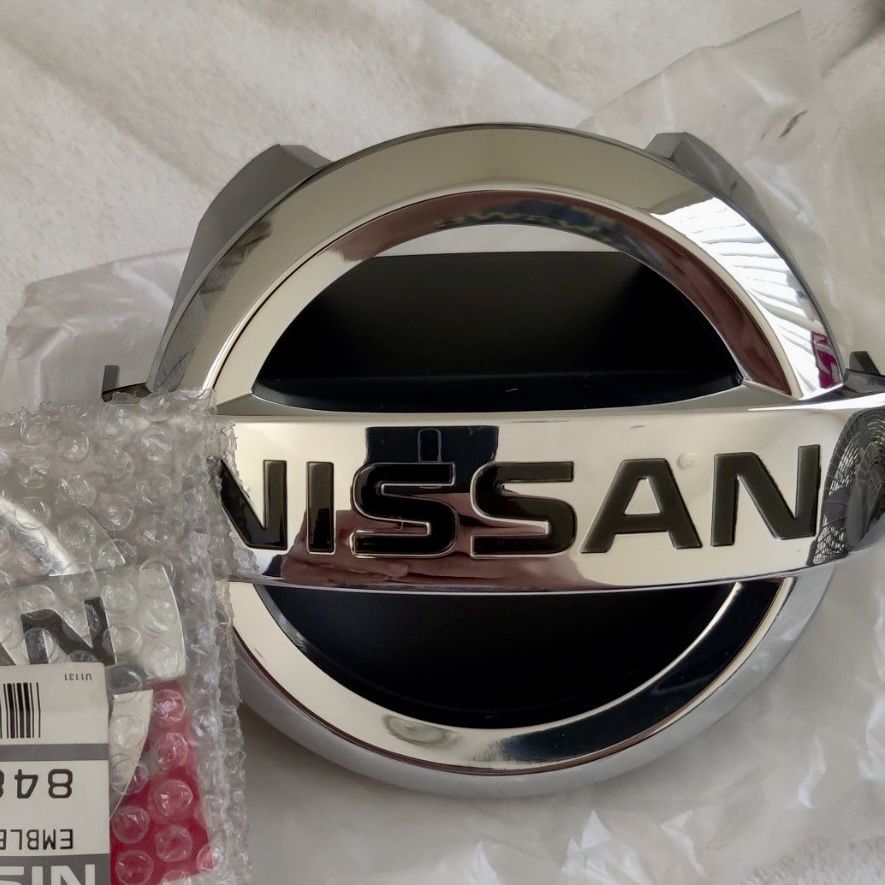 Infiniti G37 JDM Emblem