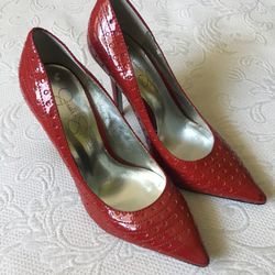 Red Pointed Heels 