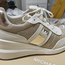 Tenis 8.5
