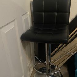 2 bar stools 