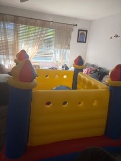 Inflatable bounty castle for kids 3-6