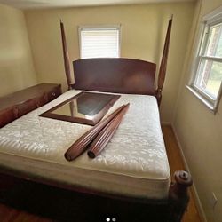King size Bed : Mattress Not included