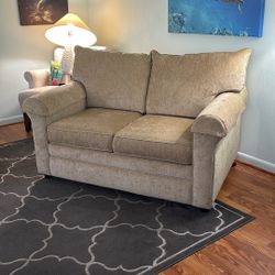 Bassett Love seat With Pullout Single. 
