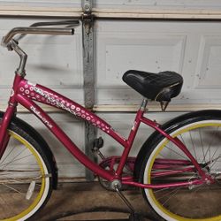 Diamondback Della Cruz cruiser bike.