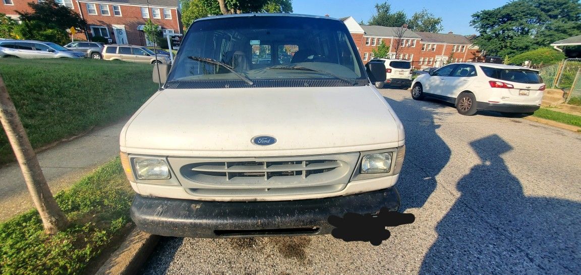 2001 Ford E-250