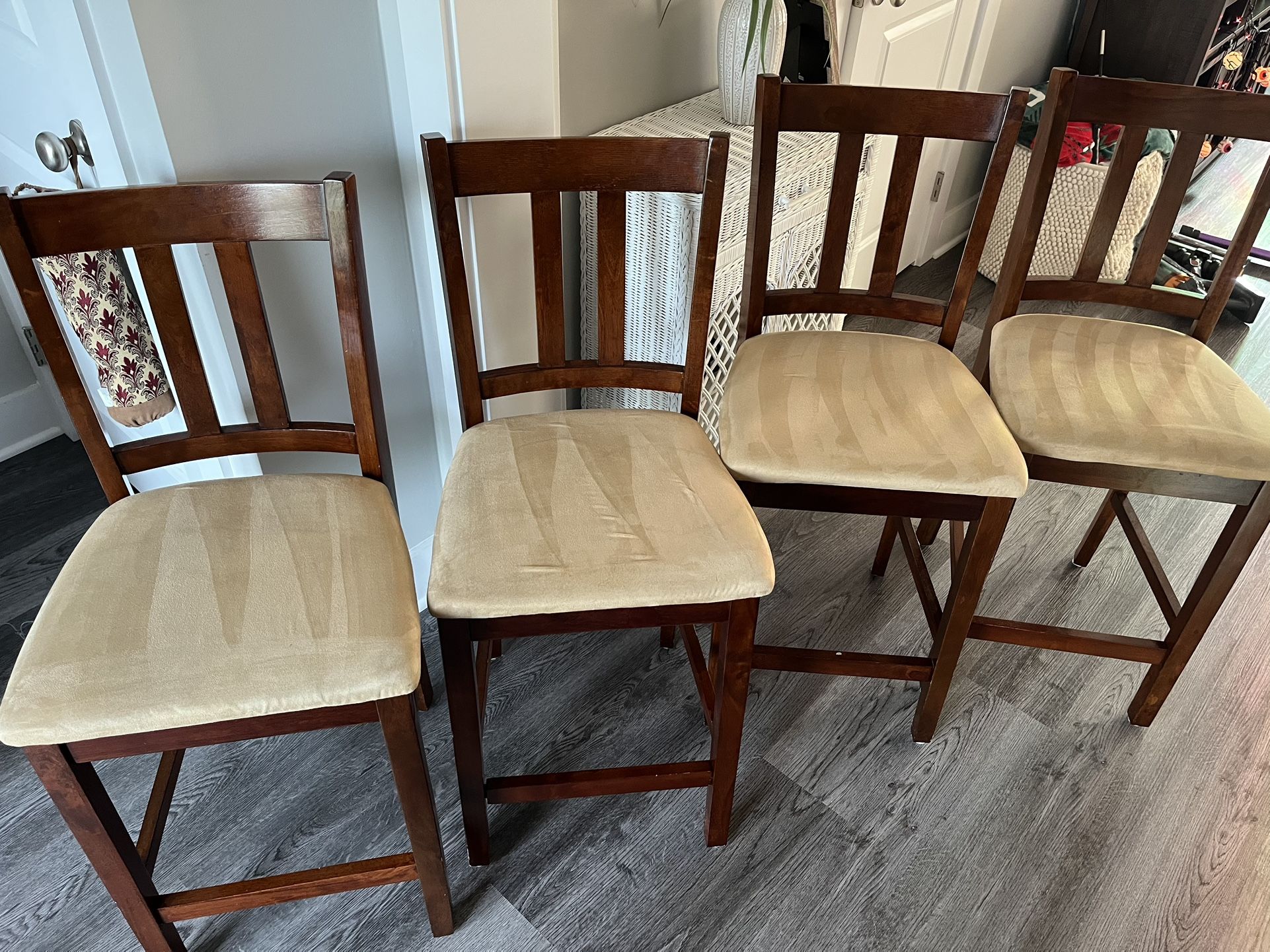 $35 Set Of 4 Dining Room Chairs   