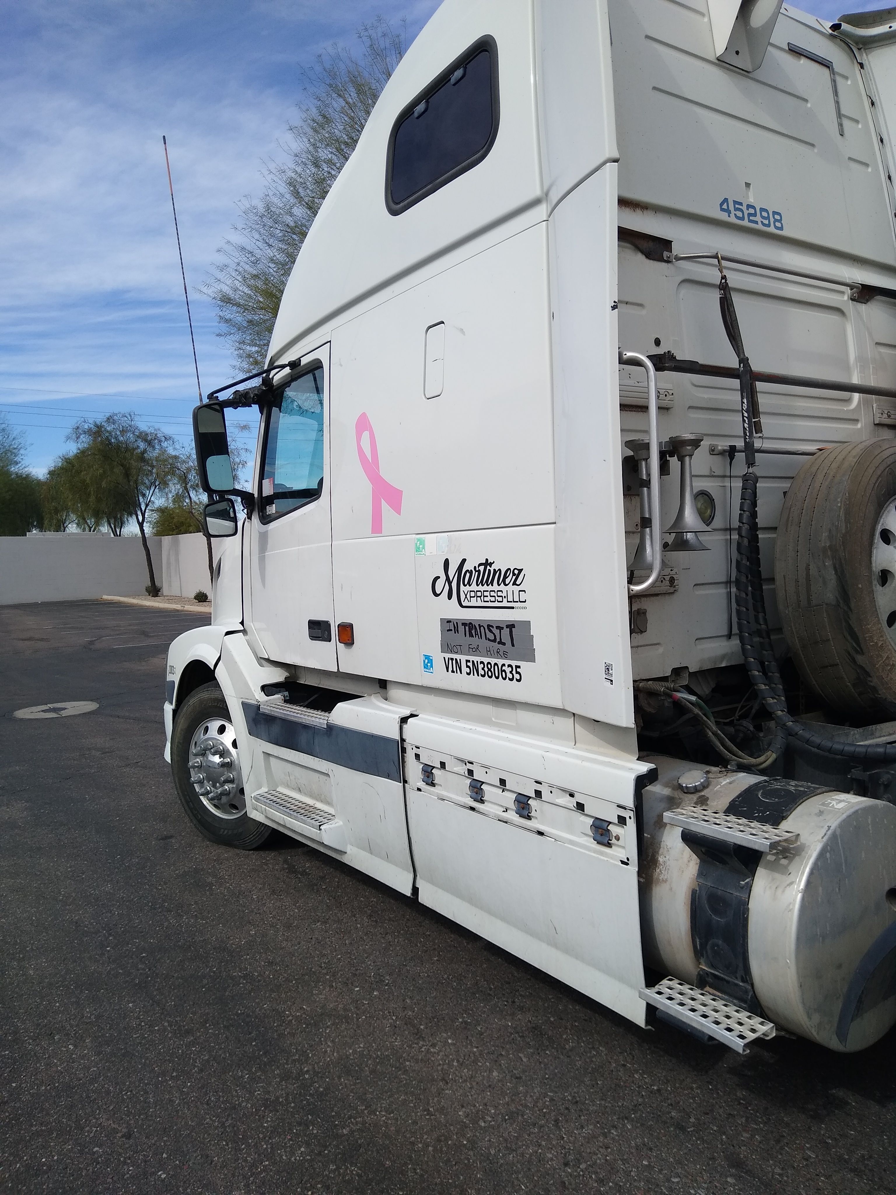 TRUCK Volvo 2005 big rig for Sale in Phoenix, AZ OfferUp