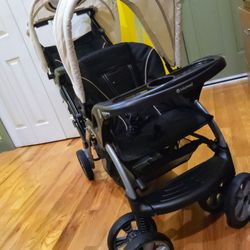 Carriage for two children, used and in good condition 