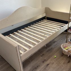 Free bed Twin