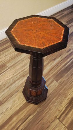 Accent table