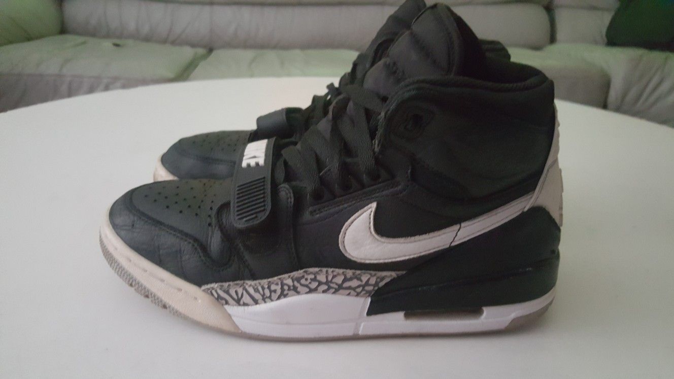 Air Jordan Legacy 312 Black Cement
"Size 10.5 men