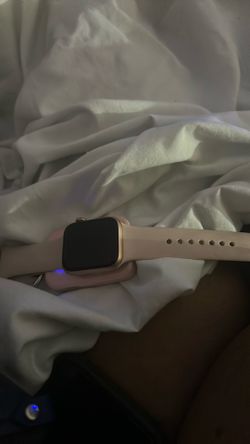 🌸 Apple Watch SE (2nd Gen) – Pink Aluminum Case