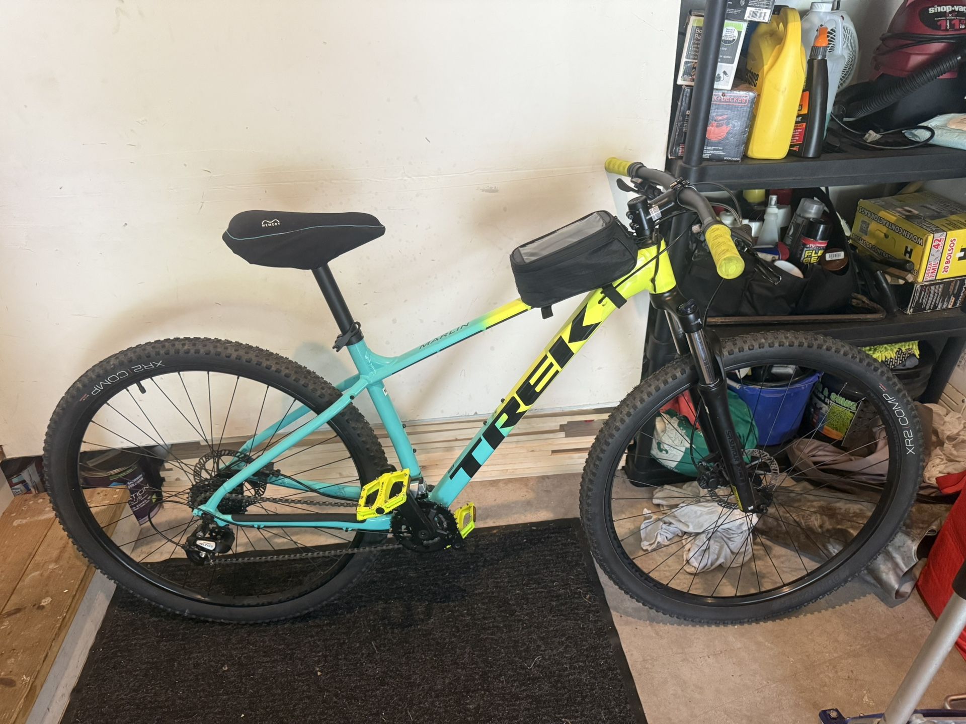 Like Brand New Mens TREK 5