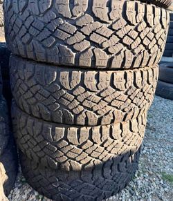 275 70 18 Goodyear tires Con Excelente calidad Las 4