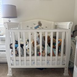 White Mini Crib 