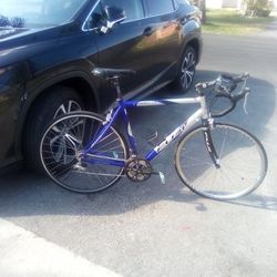 Fuji Newest 2.0 Road bike