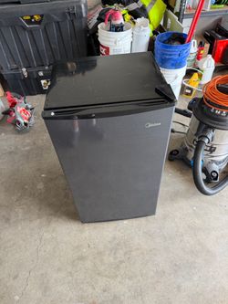 Mini fridge and freezer