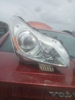 2013 Infiniti G37 sedan right headlight