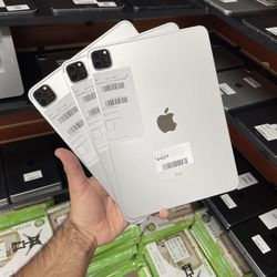 iPad Pro 11 inch 128GB WiFi Only Silver with Store Warranty And Financing Available!