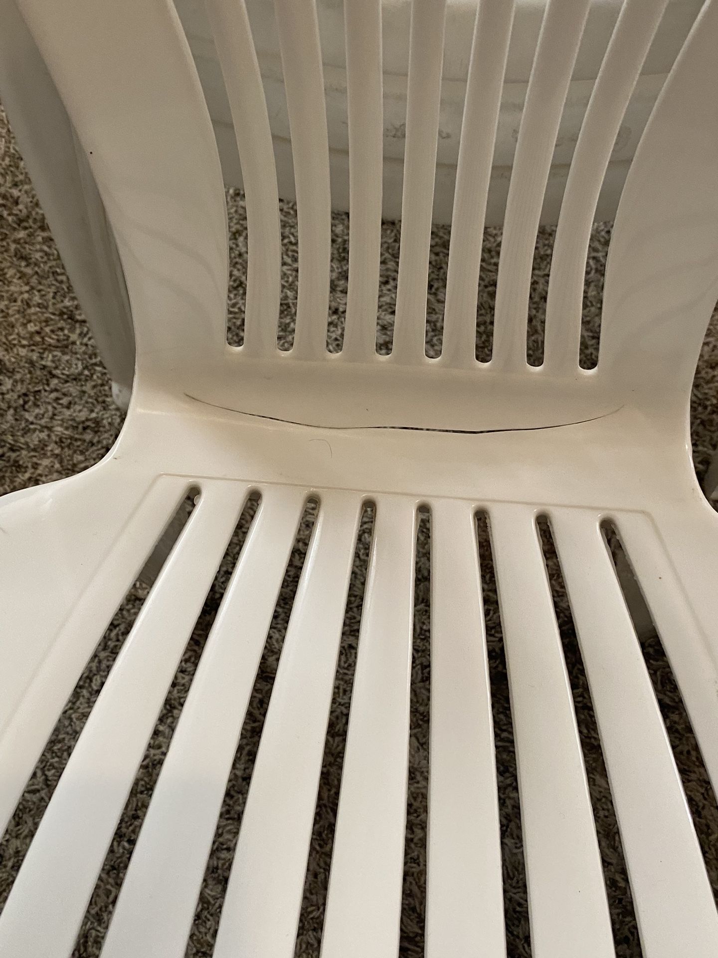 4 White Plastic Patio Chairs for Sale in Las Vegas, NV OfferUp