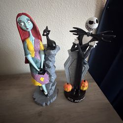 NIGHTMARE BEFORE CHRISTMAS  SALLY AND JACK STATUES