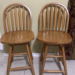 2 Counter Swivel Stools