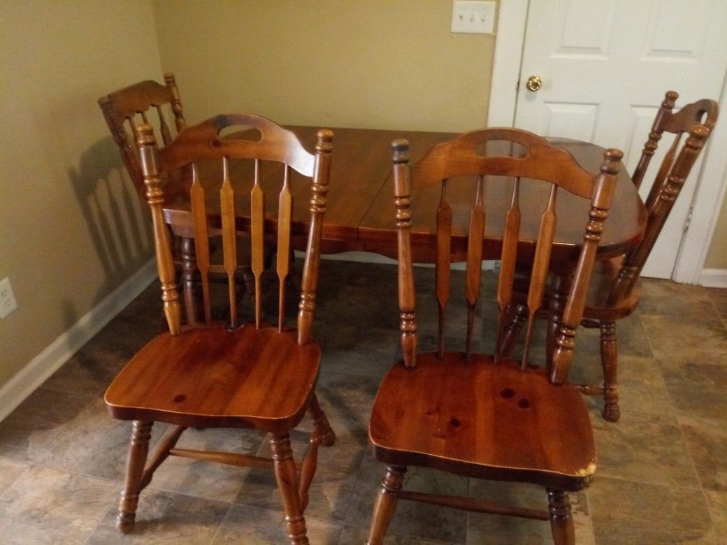 Kitchen Table with chairs & leaf