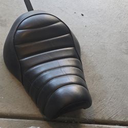 Harley sportster 883 seat