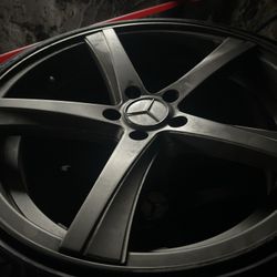 Mercedes Benz Alloy Wheels 245/35ZR 19”
