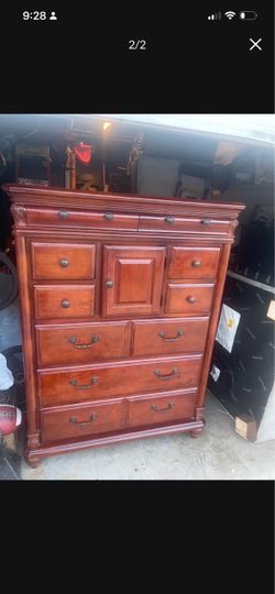 Beautiful Solid Wood Dresser – Elegant & Excellent Quality
