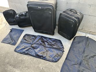 Zero Halliburton 4 Piece Luggage Set