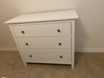 White 3-drawer dresser