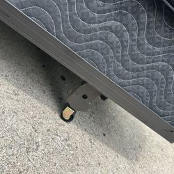 Twin size Xl bed set FOR SALE !