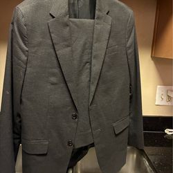 Men’s GREY  Banana Republic suit 40R  Grey with Graph style pattern