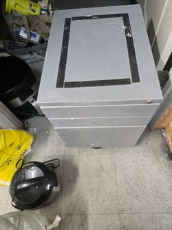 Rolling cabinet three drawers