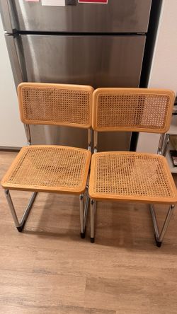 Set of 2 Mid century style chairs