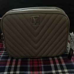 THE VICTORIA TOP ZIP CROSSBODY