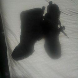 Woman's Size7 Boot W Heel