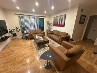 Living room set (no coffee table)