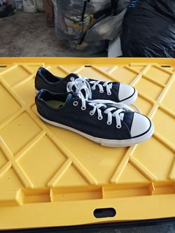 Converse Chuck Taylor Low Top Sneakers Size 5