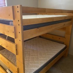 2 Bunk Beds