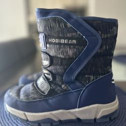 Big Boys Snow boots Size 4
