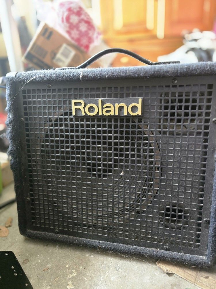 Roland KC-100 Amp And Stand