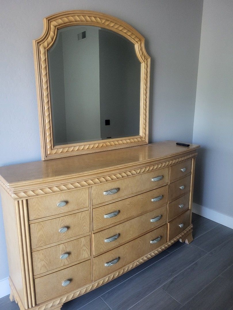Dresser