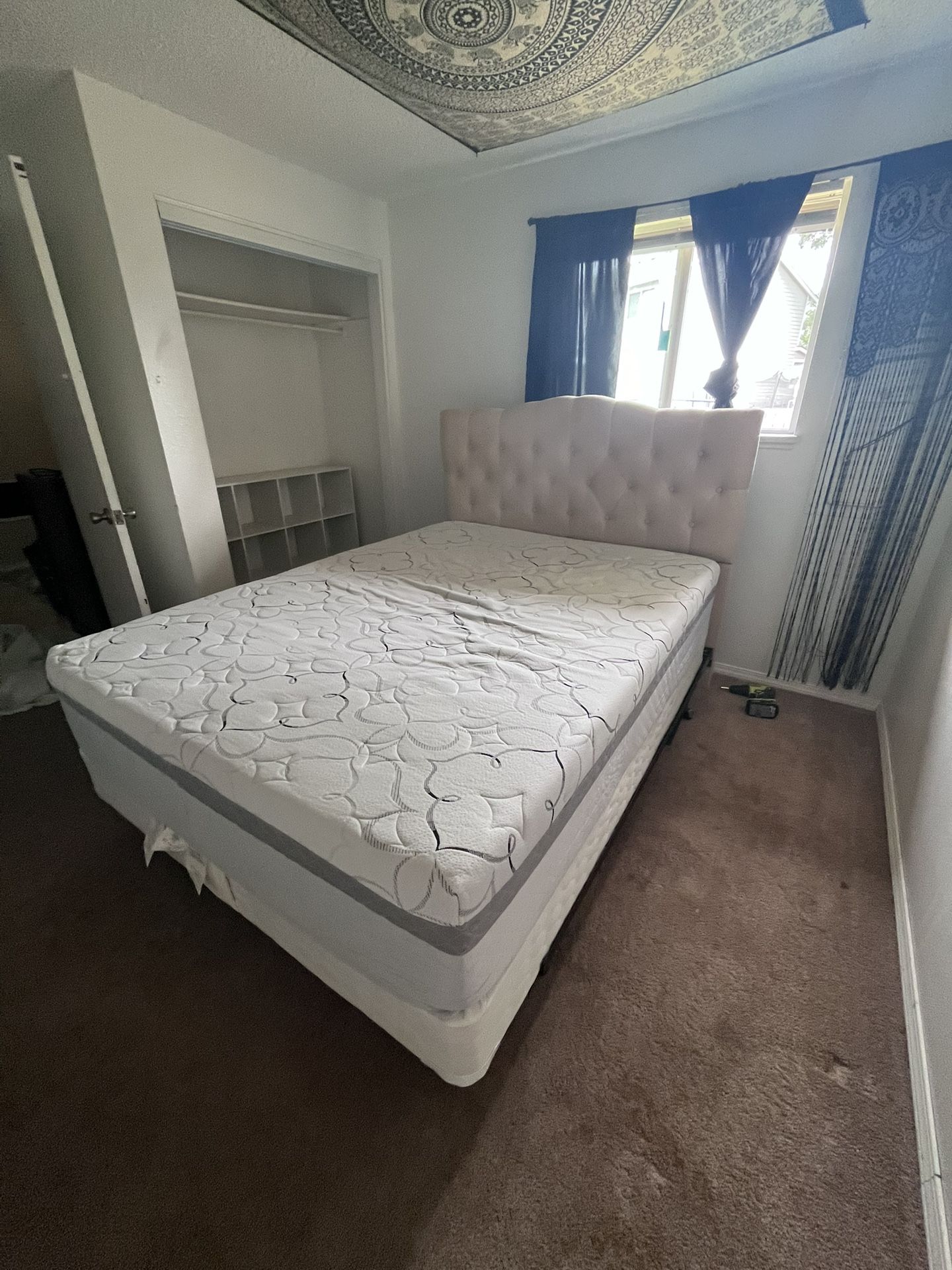 ๐ค Queen Size Mattress & Box Spring โ $100